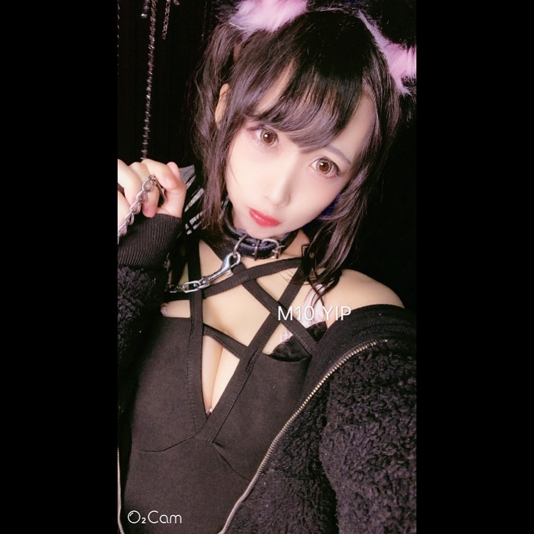 エロ中毒女孩也玩具中毒了！「夜晚好夥伴」夾在奶中間太犯規