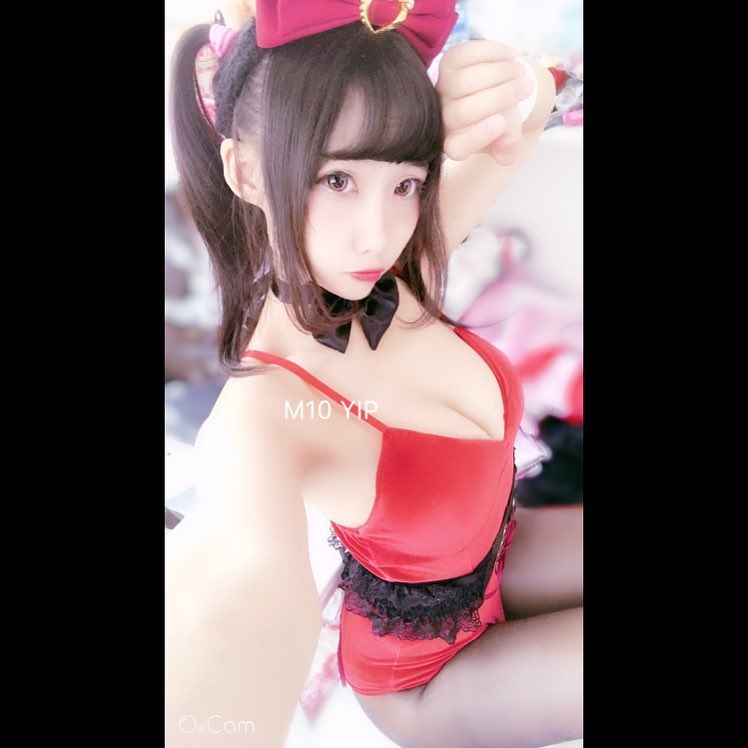 エロ中毒女孩也玩具中毒了！「夜晚好夥伴」夾在奶中間太犯規