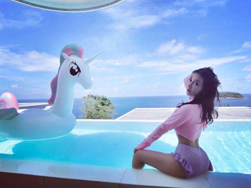 畫面過於凶猛！歐美派正妹「王薇雅」自拍曲線逼人 狂暴陰影誰hold得住～
