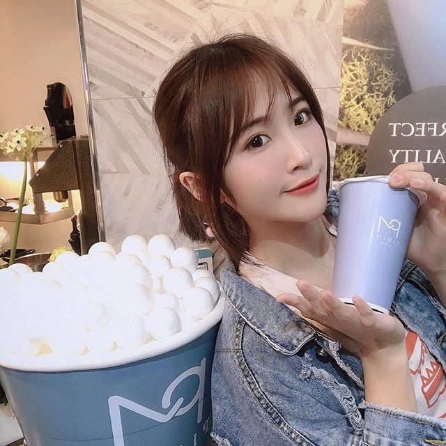 甜美陽光少女「小凱伊」笑容溫暖人心　全糖氣質讓人甜到蛀牙