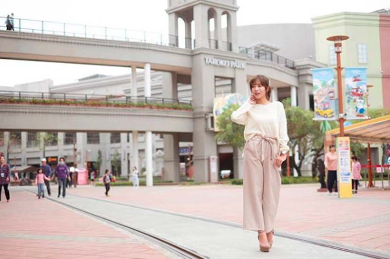 長裙飄逸氣質滿分～校園女神「方唯真」畢業後仙氣逼人 小開中路「若隱若現」太性感