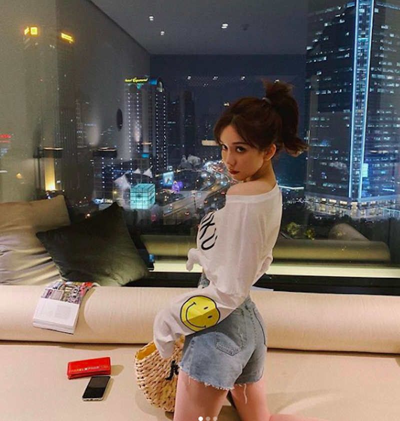 網拍界仙女老闆娘「喜哥」人小志氣高 「蜂腰翹臀」自己當麻豆穩賺不虧！