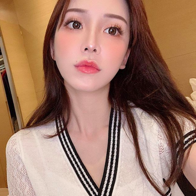 網拍界仙女老闆娘「喜哥」人小志氣高 「蜂腰翹臀」自己當麻豆穩賺不虧！