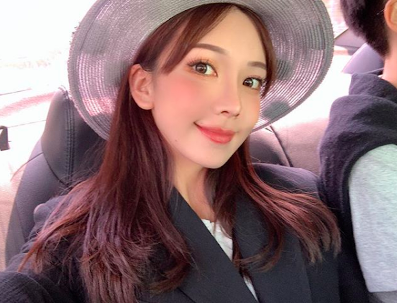 網拍界仙女老闆娘「喜哥」人小志氣高 「蜂腰翹臀」自己當麻豆穩賺不虧！