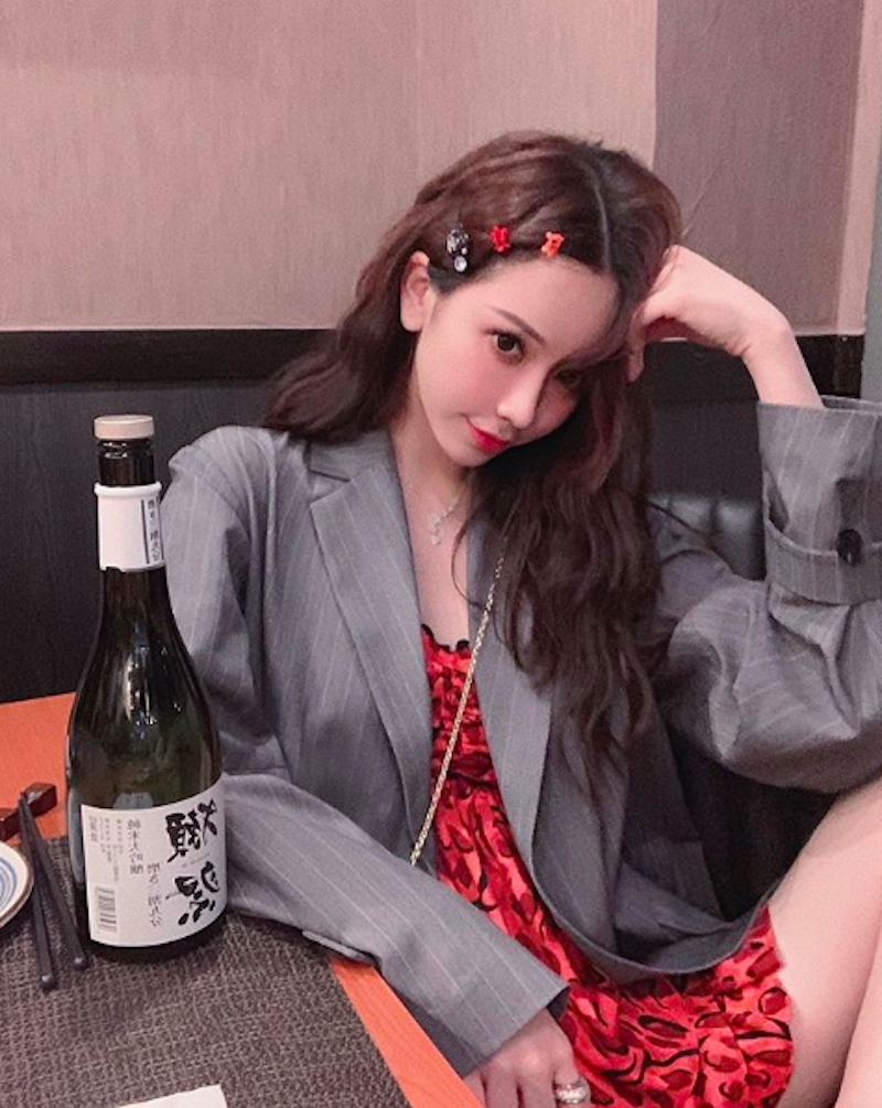 網拍界仙女老闆娘「喜哥」人小志氣高 「蜂腰翹臀」自己當麻豆穩賺不虧！