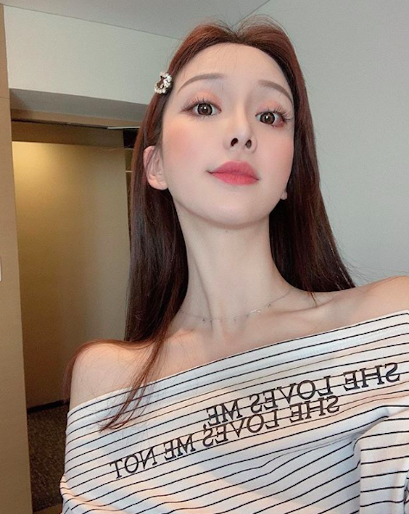 網拍界仙女老闆娘「喜哥」人小志氣高 「蜂腰翹臀」自己當麻豆穩賺不虧！