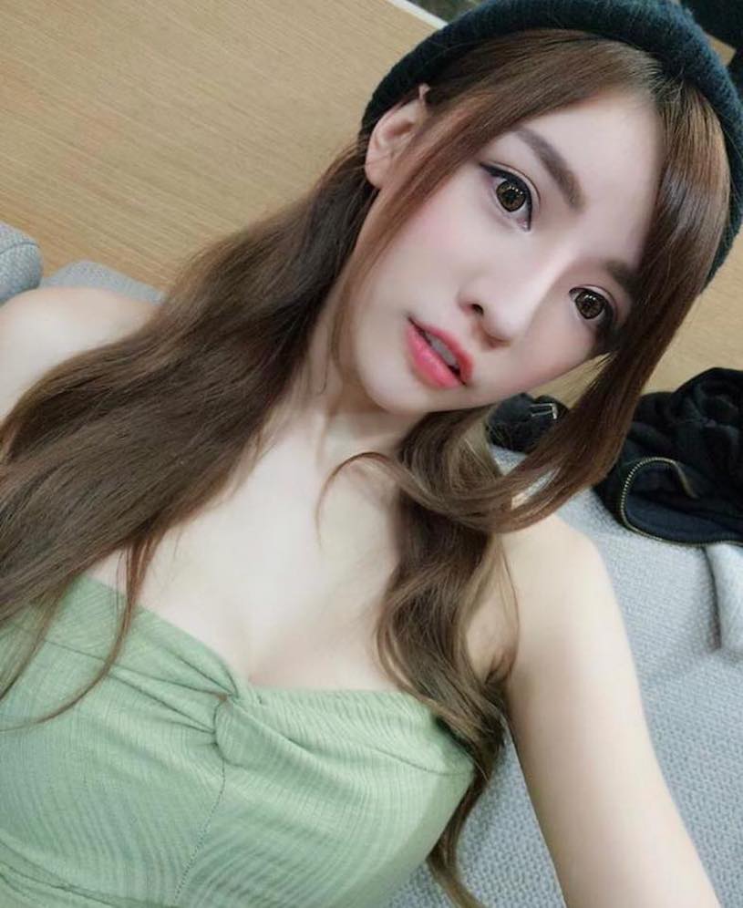 網拍老闆娘「陳咖喀」性感身材擋不住，「事業做好大」畫面太兇了！