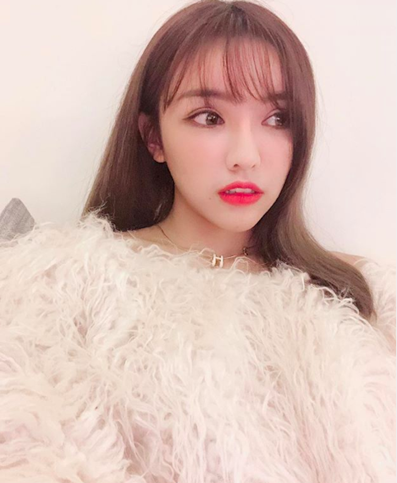 網拍老闆娘「陳咖喀」性感身材擋不住，「事業做好大」畫面太兇了！
