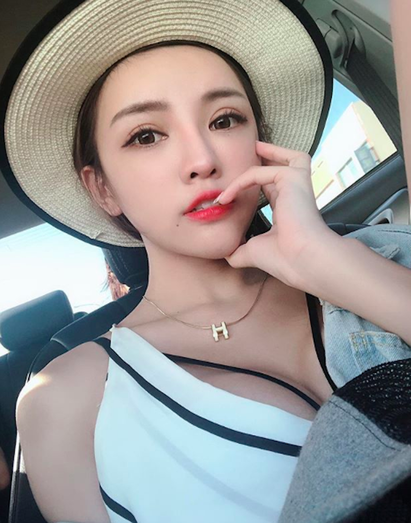 網拍老闆娘「陳咖喀」性感身材擋不住，「事業做好大」畫面太兇了！