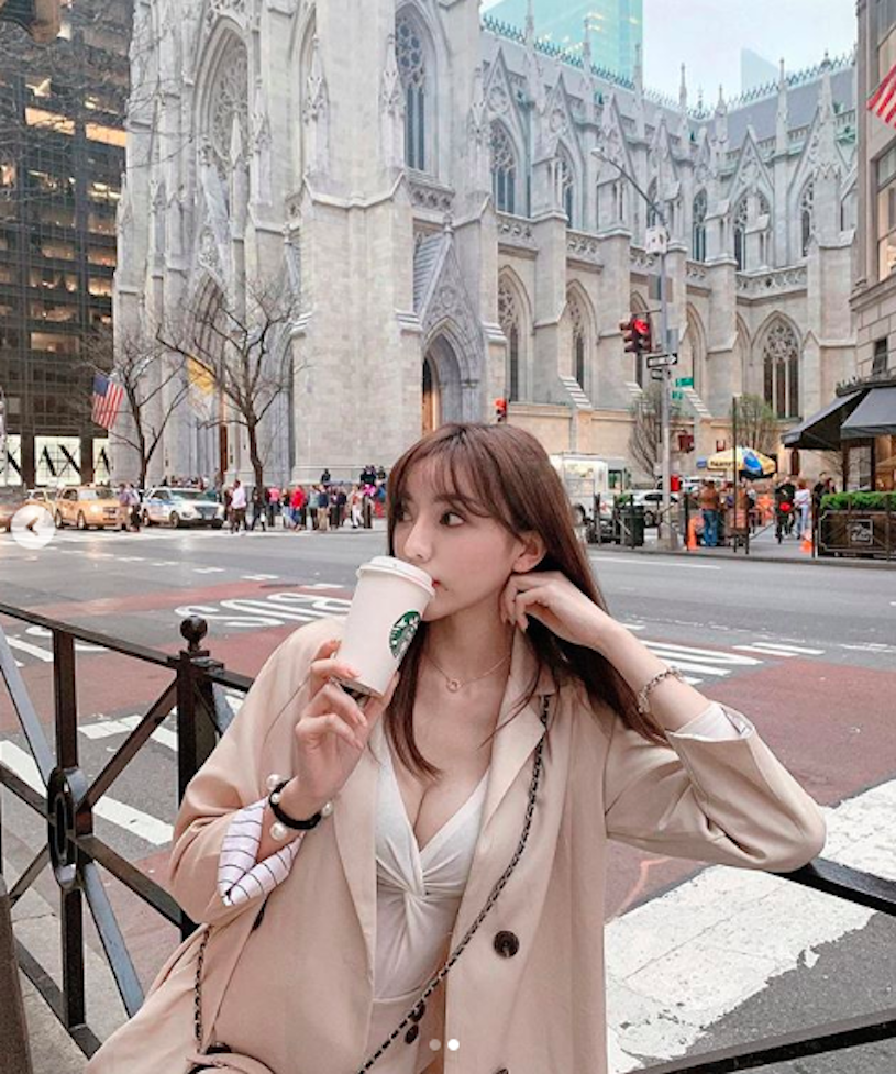 網拍老闆娘「陳咖喀」性感身材擋不住，「事業做好大」畫面太兇了！