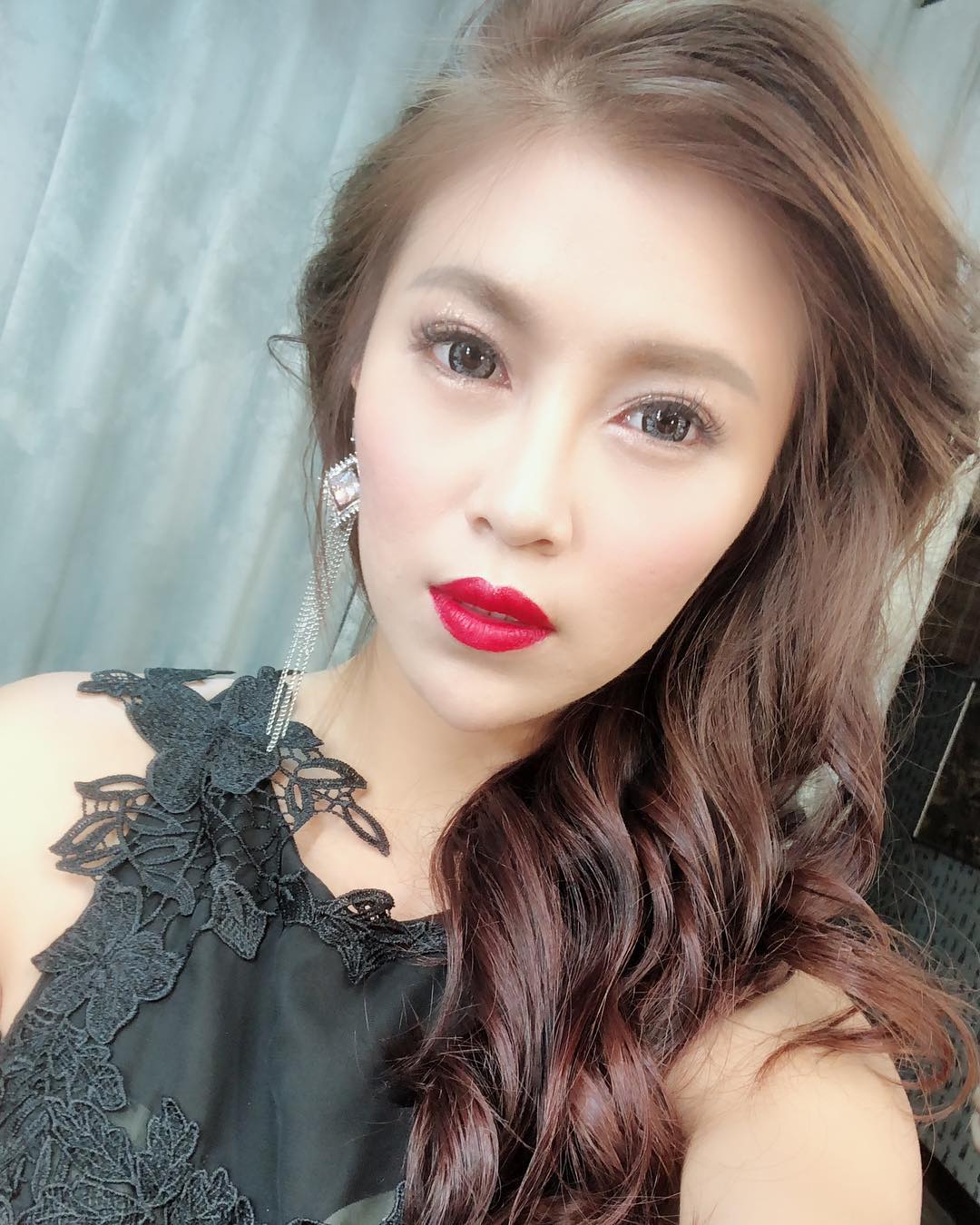 這身材真的牛！「吳巧牛」巨美Ｆ級航空母艦藏衣底，身分曝光後所有人也敬畏三分！