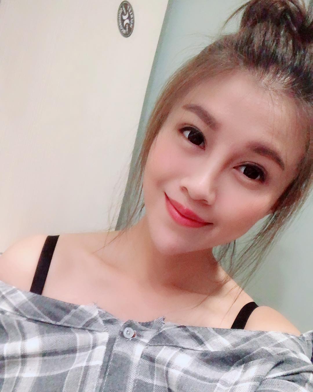 這身材真的牛！「吳巧牛」巨美Ｆ級航空母艦藏衣底，身分曝光後所有人也敬畏三分！