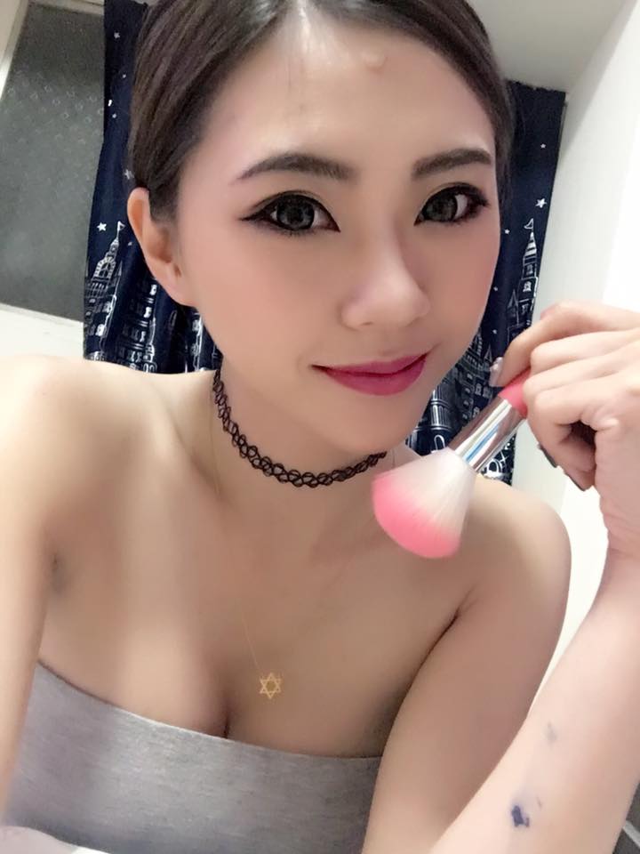 超正快遞小妹「杜格格」美腿氣勢十足 正職工作還是「火辣舞者」好會扭～