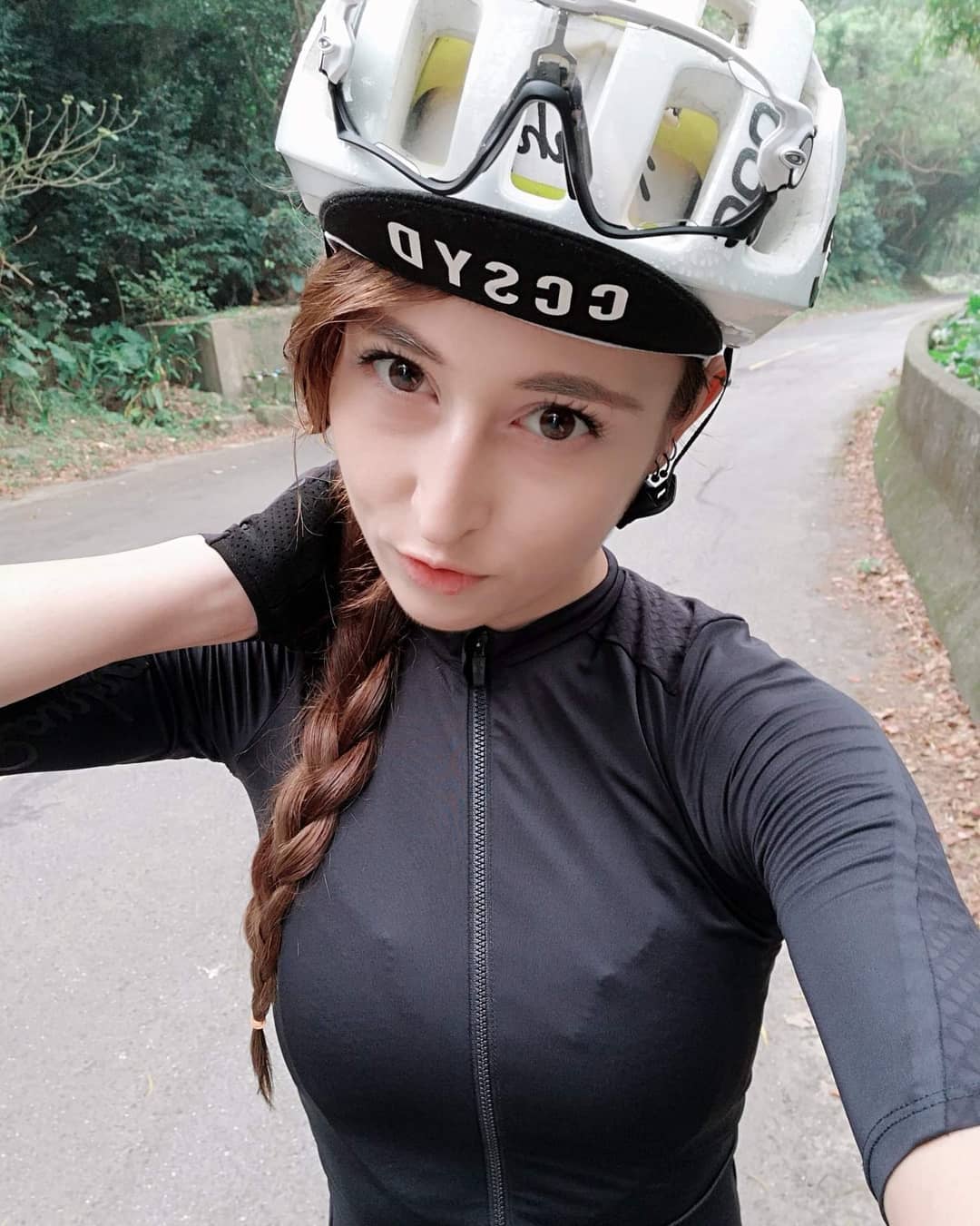 台灣有妳真幸福！土耳其單車女神「徐甘舒」精實曲線奮力爬坡，認真的女人實在太美啦！