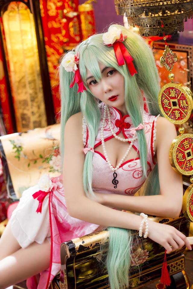 百變Coser「海棠妖嬈」騷扮《尼爾：自動人形》2B　那Q彈小屁屁根本神還原啊