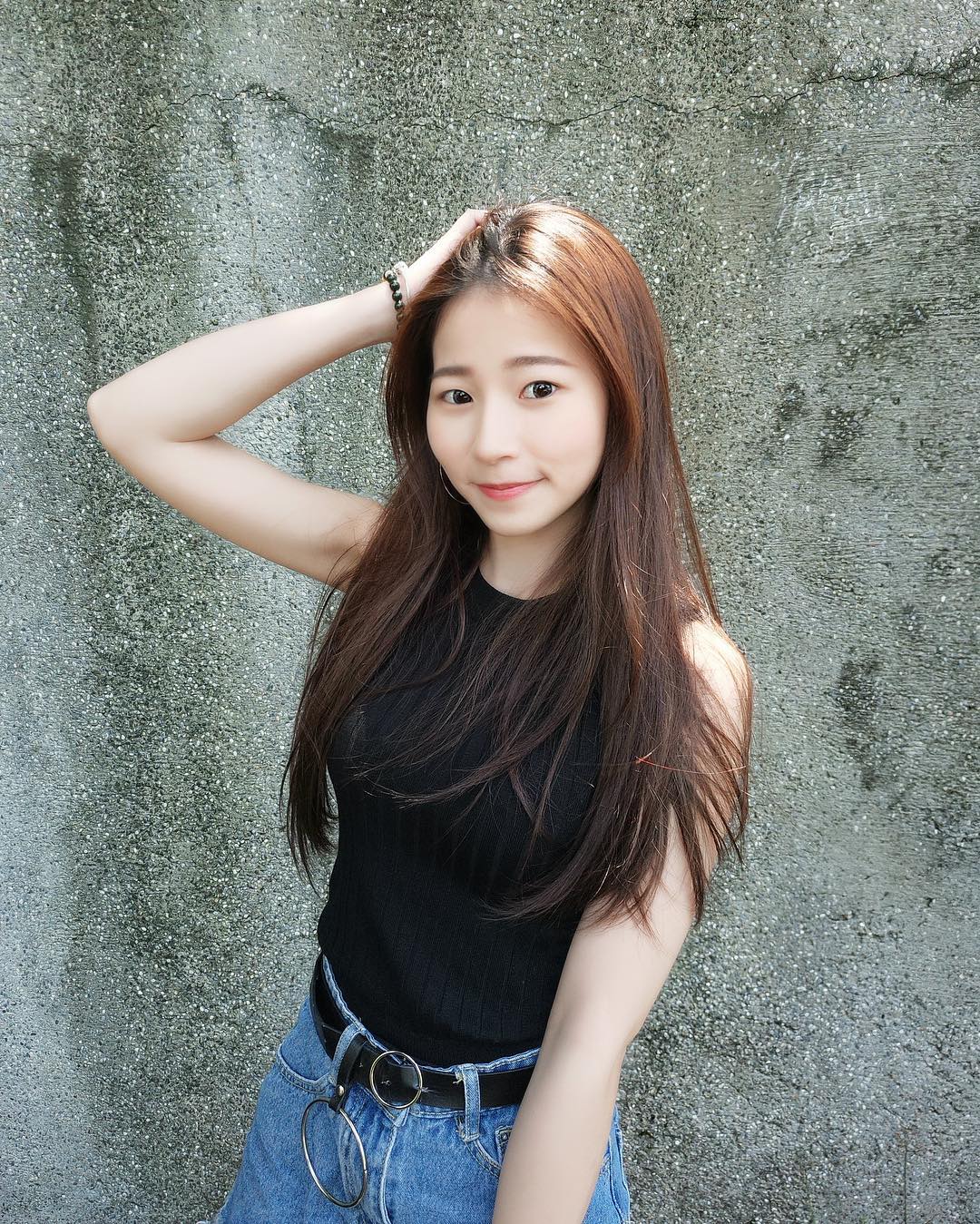 原來藏得這麼深！小清新「陳意文」大眼甜笑超療癒，白嫩姣好的身材讓人忍不住疼愛！