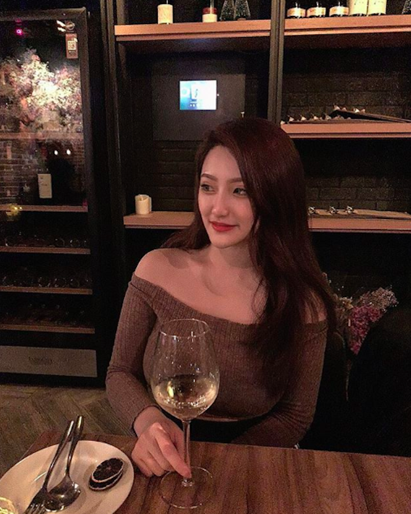 穿阿捏去健身房真的母湯！正妹「Gina」平口洋裝當運動服 超凶狠曲線直接看呆