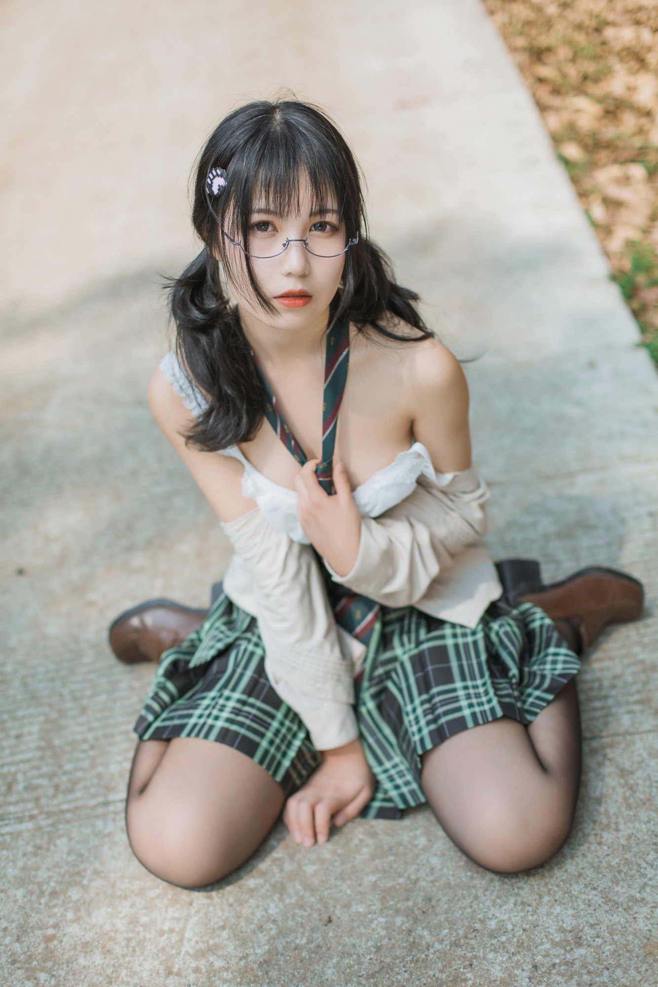 【微博妹子】逐月SU 野外露出 - 小路 - 貼圖 - 絲襪美腿 -