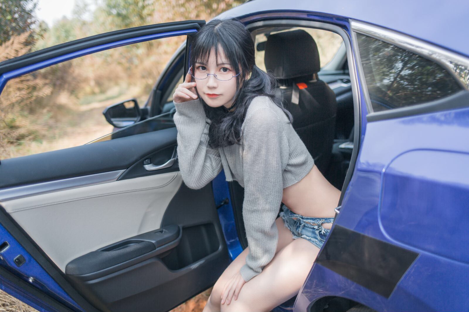 逐月SU 野外露出 車內篇 - 貼圖 - 絲襪美腿 -