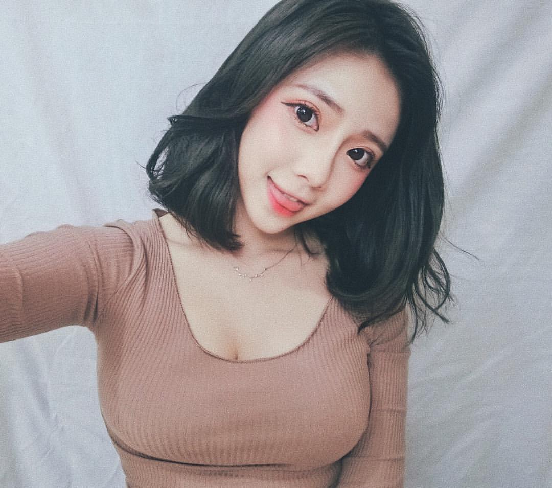 性感小廚娘喆雪白隱乳配上一手好菜超極美味 - 素人正妹 -