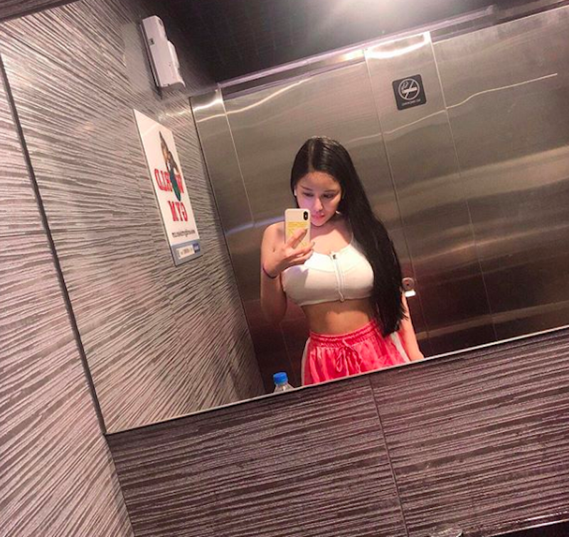 性感正妹學不會穿睡衣！「美胸高手」大方秀豪乳，想要變瘦變大胸都可以找她～