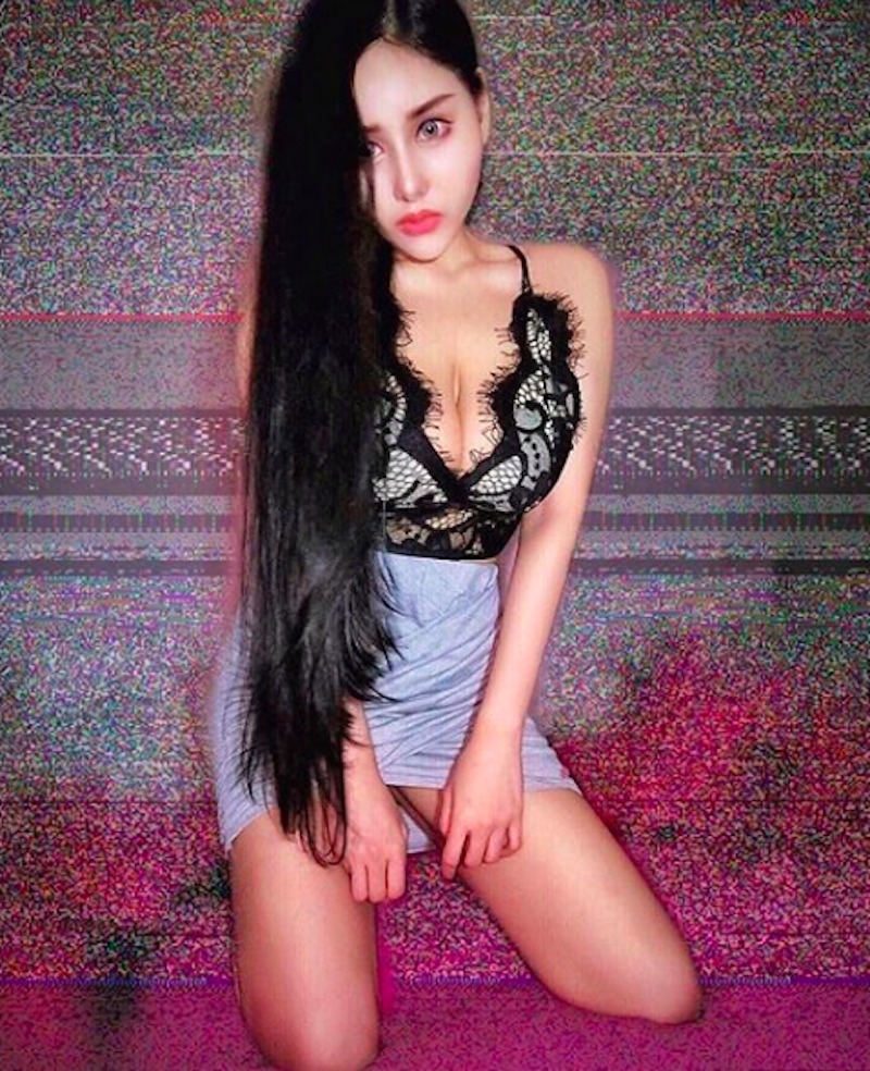 性感正妹學不會穿睡衣！「美胸高手」大方秀豪乳，想要變瘦變大胸都可以找她～