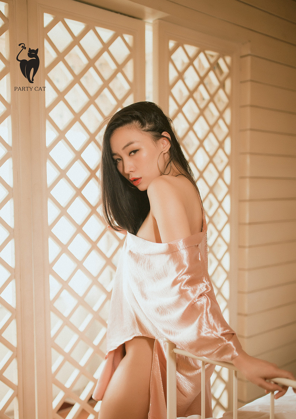 藍顔知己居家絲質性感睡衣真空半露美乳完美誘惑寫真 - 貼圖 - 清涼寫真 -