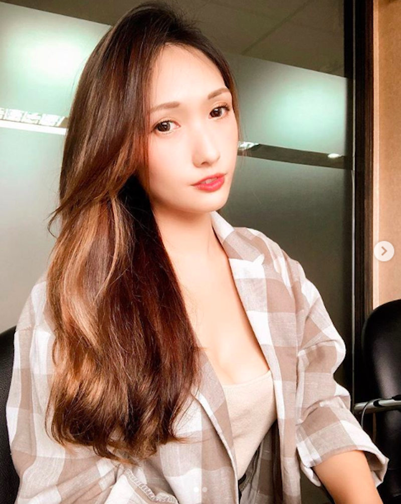 超級辣媽「蕭云Quenby」真的好犯規，完美曲線簡直美少女！
