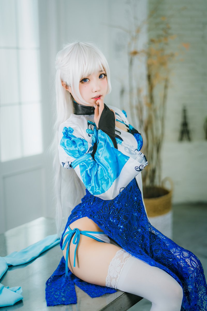 爆乳韓系Coser「달샤샤」渾圓奶球+緊緻蜜腿　無辜眼神讓人心跳撲通撲通