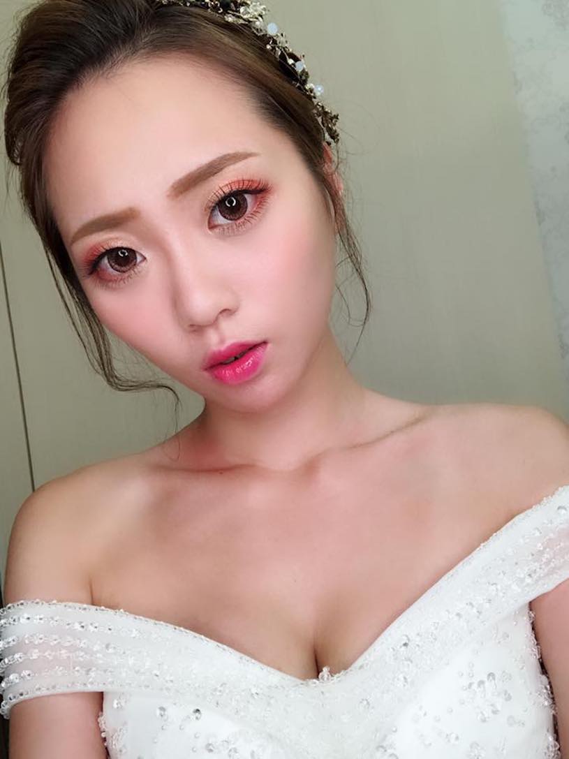 正妹Ariel愛麗兒穿上「挖空爆乳衣」，堅挺美乳呼之欲出了！