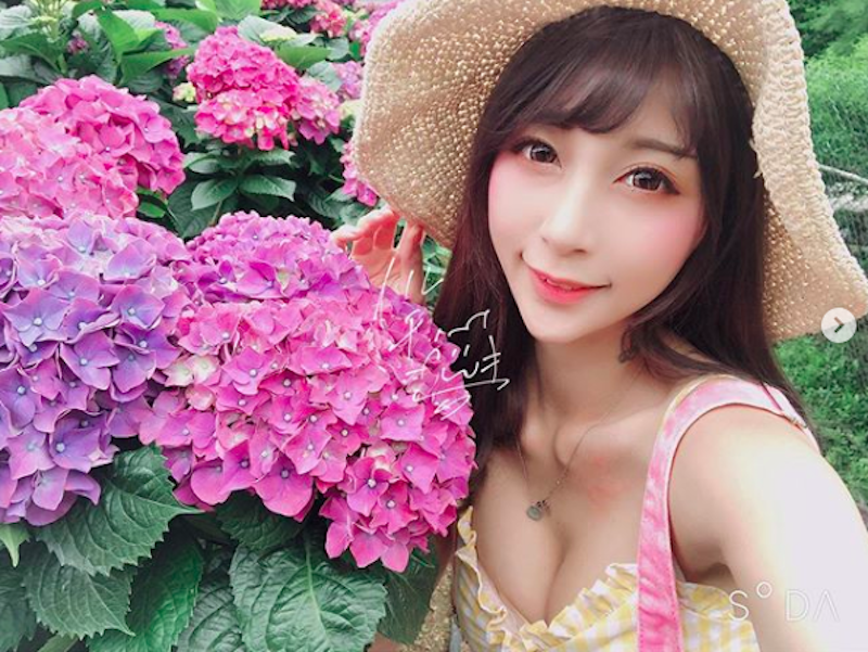 21歲正妹髮型設計師「Doris 羋夢」甜美可愛，是人看了都想報名給她弄頭髮！