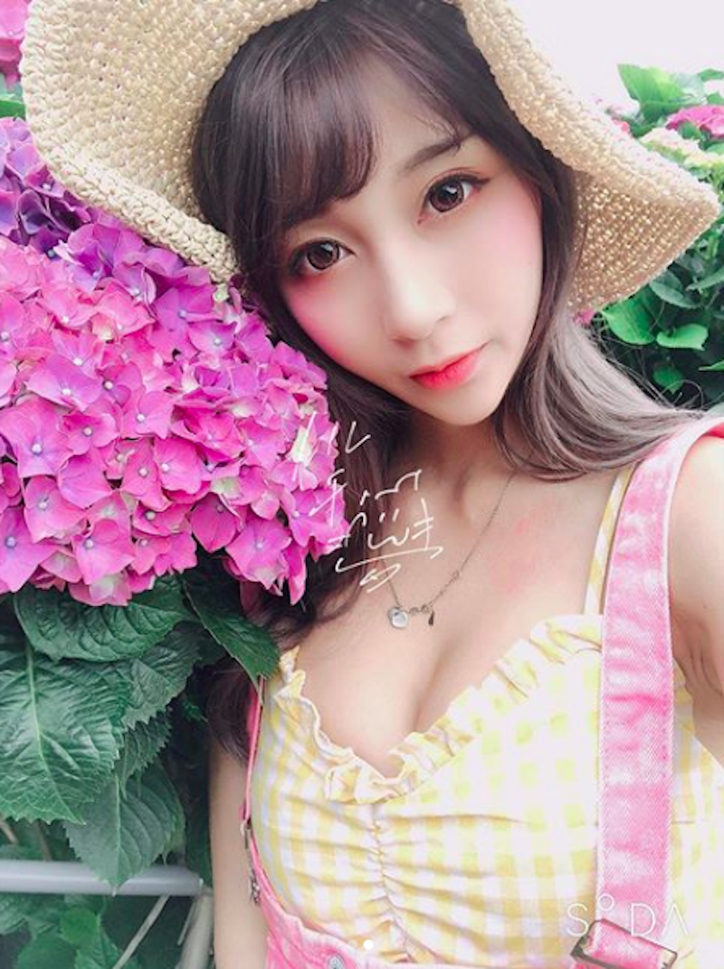 21歲正妹髮型設計師「Doris 羋夢」甜美可愛，是人看了都想報名給她弄頭髮！