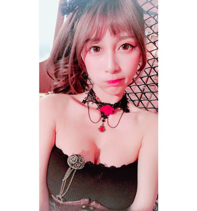 21歲正妹髮型設計師「Doris 羋夢」甜美可愛，是人看了都想報名給她弄頭髮！