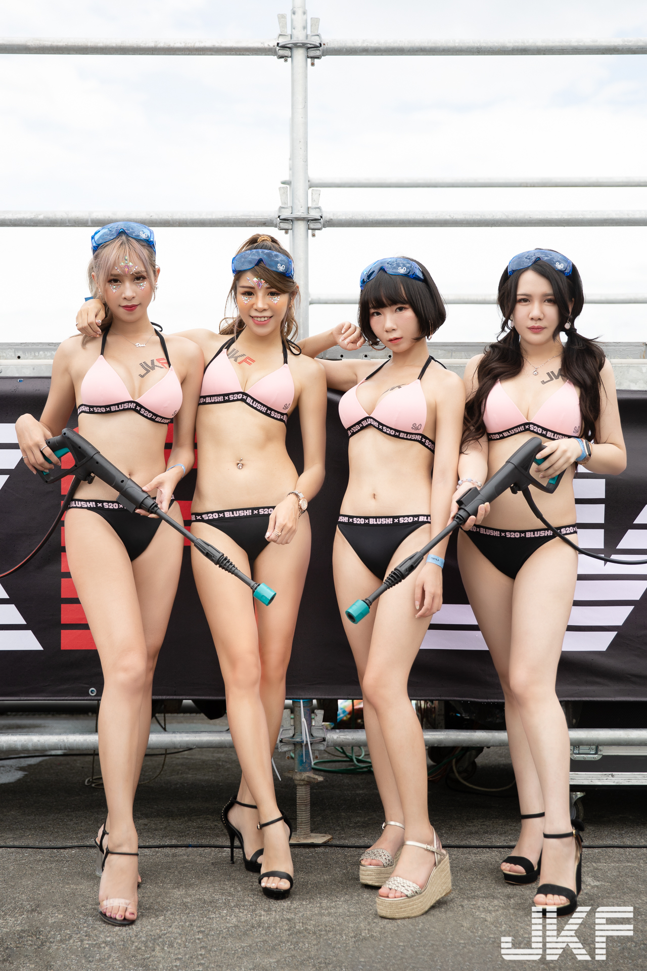 S2O X JKF全球最大潑水音樂節嗨翻！百位JKF女郎現場狂噴猛射美乳濕身降溫