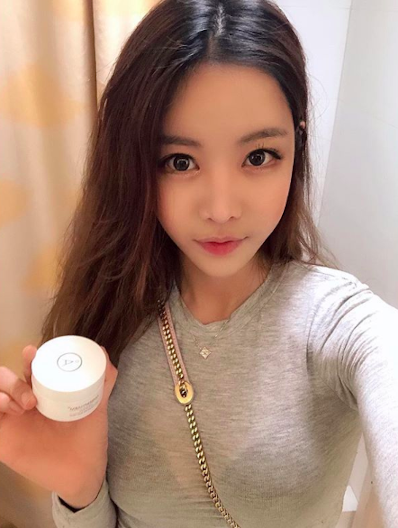 性感辣妹「soribaby」最愛爆乳誘惑，透視的黑色內衣超引遐想&#8230;