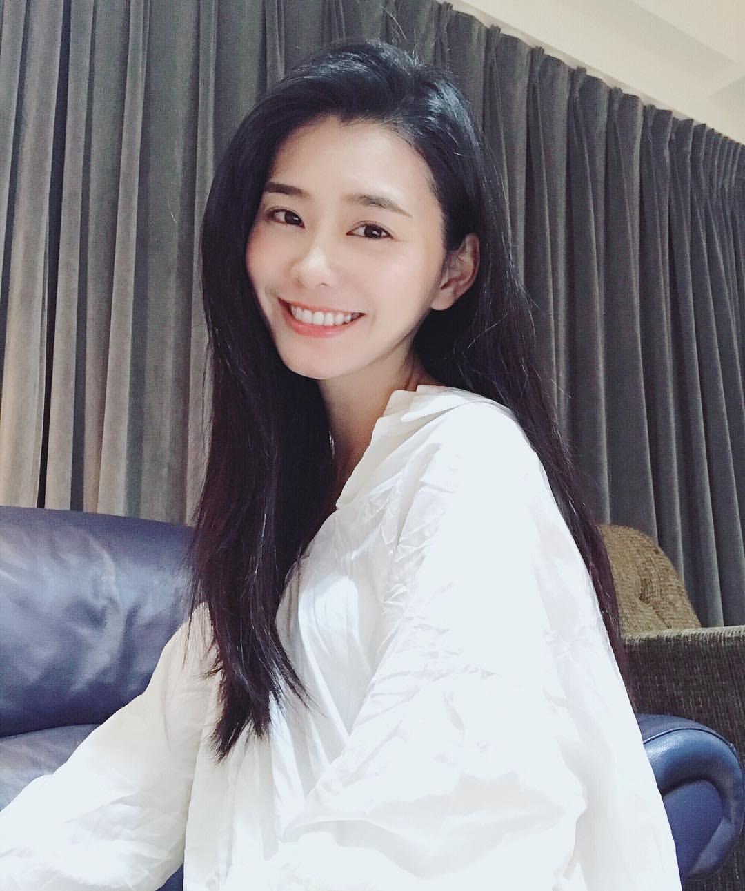 文青系女孩以瓅清純模樣讓人想起初戀的感覺 - 素人正妹 -