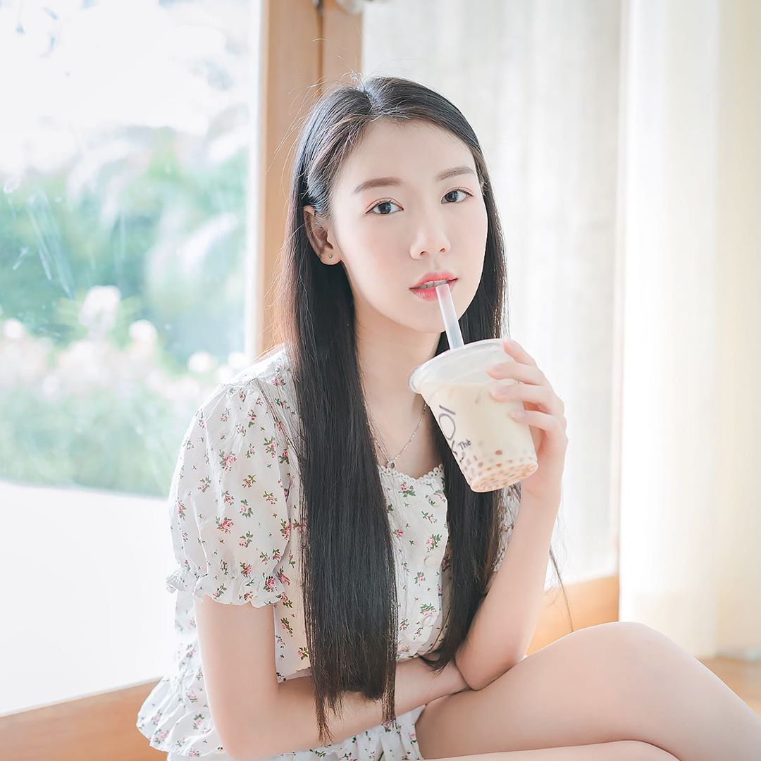 白皙美膚透剔 清晰顏值讓網友心醉神迷 - 亞洲美女 -