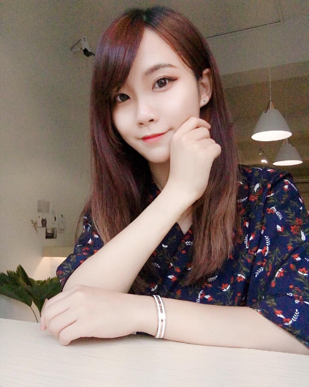 護理師Shiuan胸前大肉包溢出鮮嫩多汁超誘人 - 美女圖 -