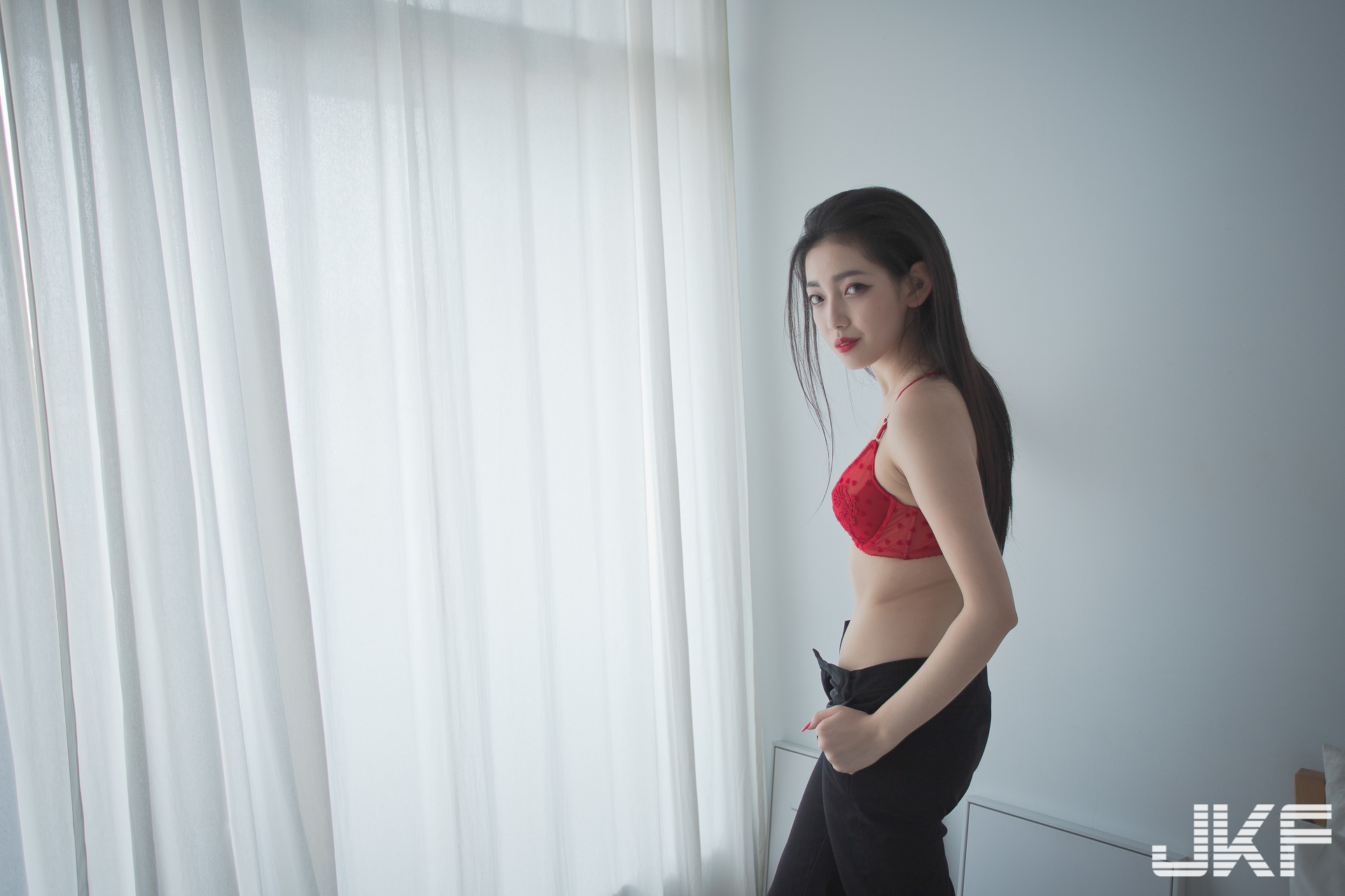 美乳翹臀的致命誘惑！　美到你會怕的冷豔人氣MD「夏暮光」！