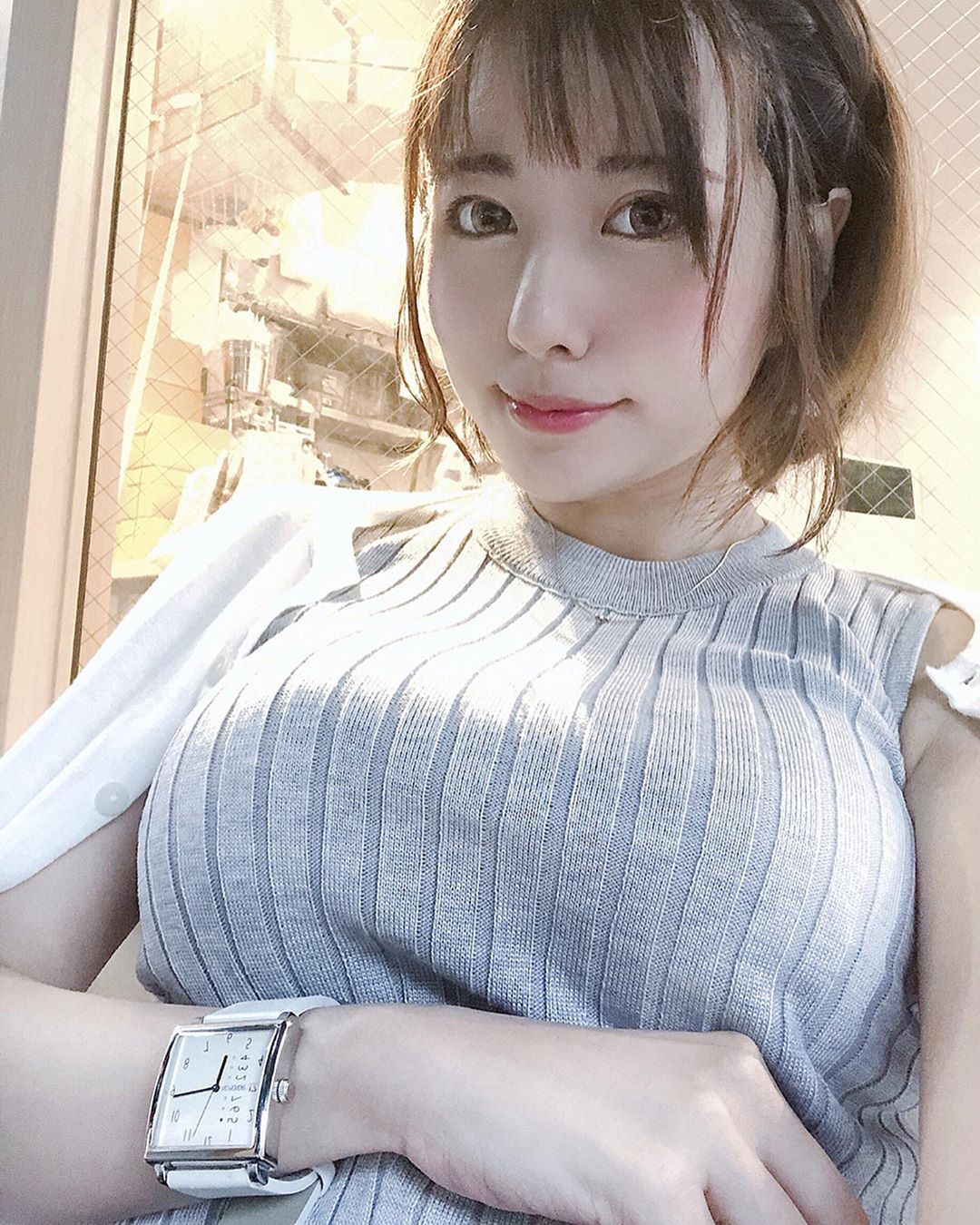 「露越多感覺世界會更混亂！」32G 巨乳妹潘家儀打臉「內衣和平論」奶大果然更有說服力