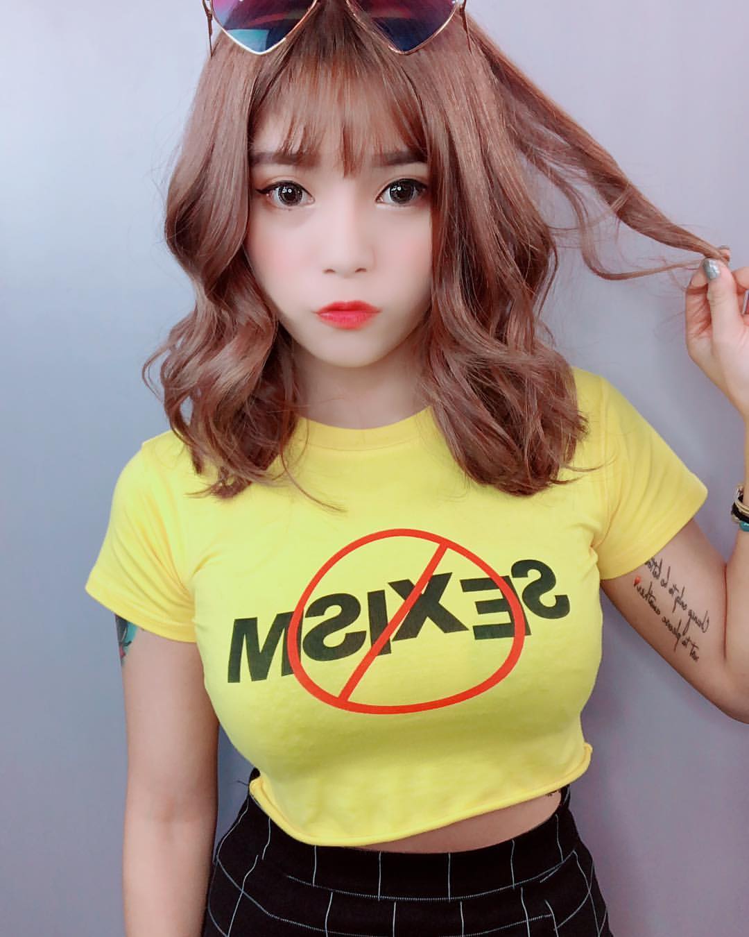 健身女孩容容火辣美尻讓人想入菲菲 - 美女圖 -