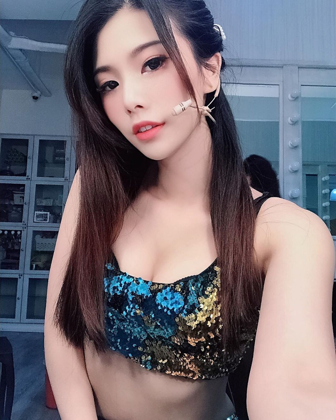 DJ菁菁傲挺驚人雙峰讓人欲罷不能 - 美女圖 -