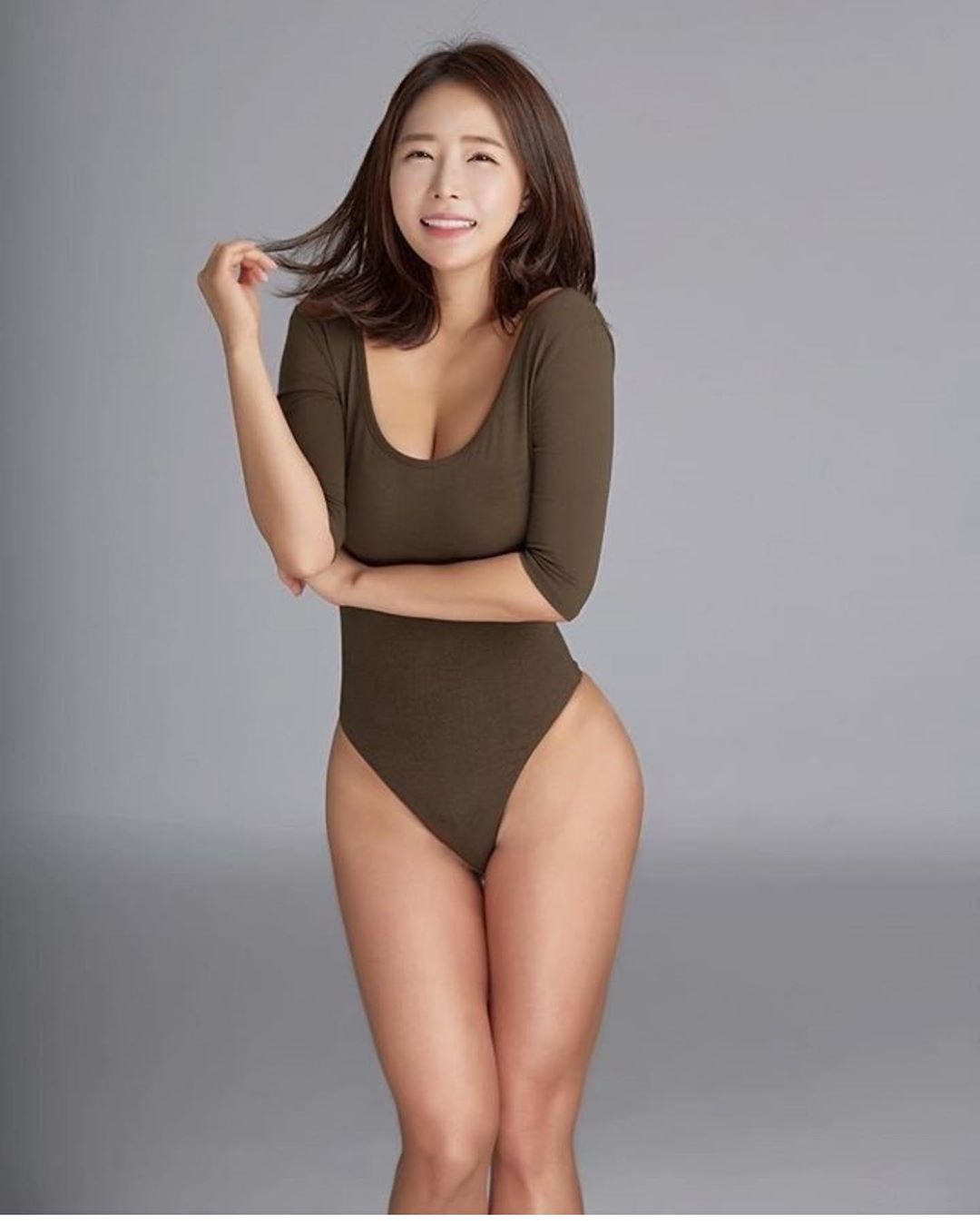韓國瑜珈老師「이소희」沒穿內衣就上鏡教學　擠壓巨乳畫面好銷魂！
