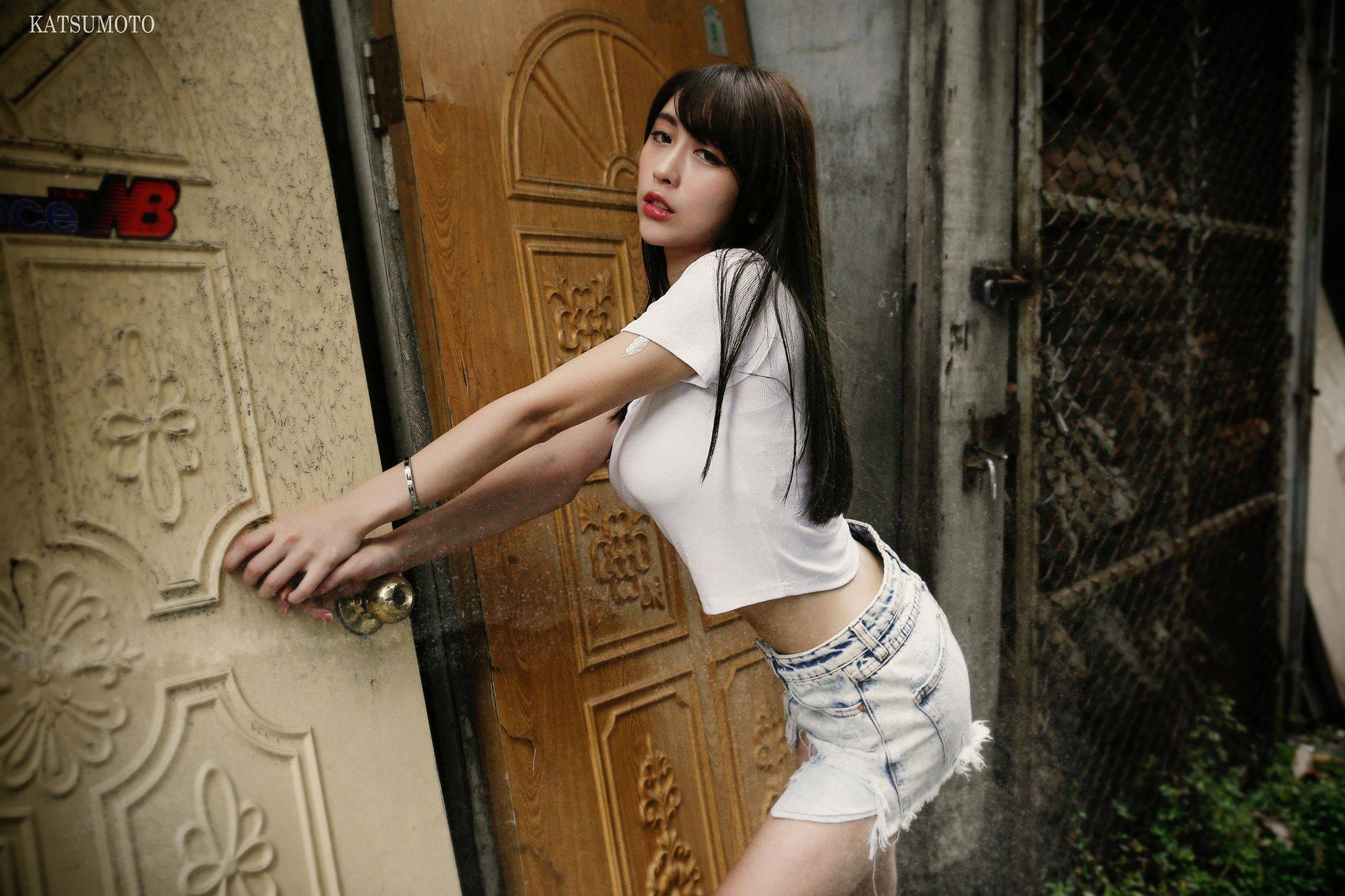 世新巨乳正妹黛比Davi超完美身材表露無疑 - 美女圖 -