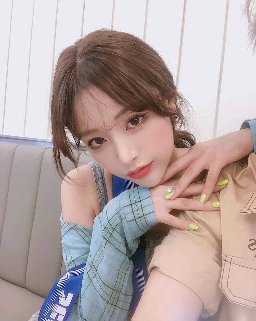雪白美膚生澀神情誘惑你 展現身材心都融化 - 亞洲美女 -