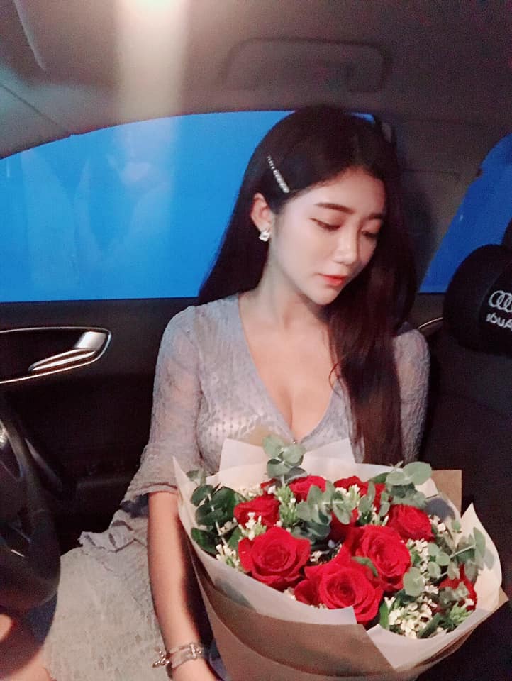 最性感美甲師「天燈妹樂樂」爆乳出沒TRE　穿性感女僕裝為各位服務！