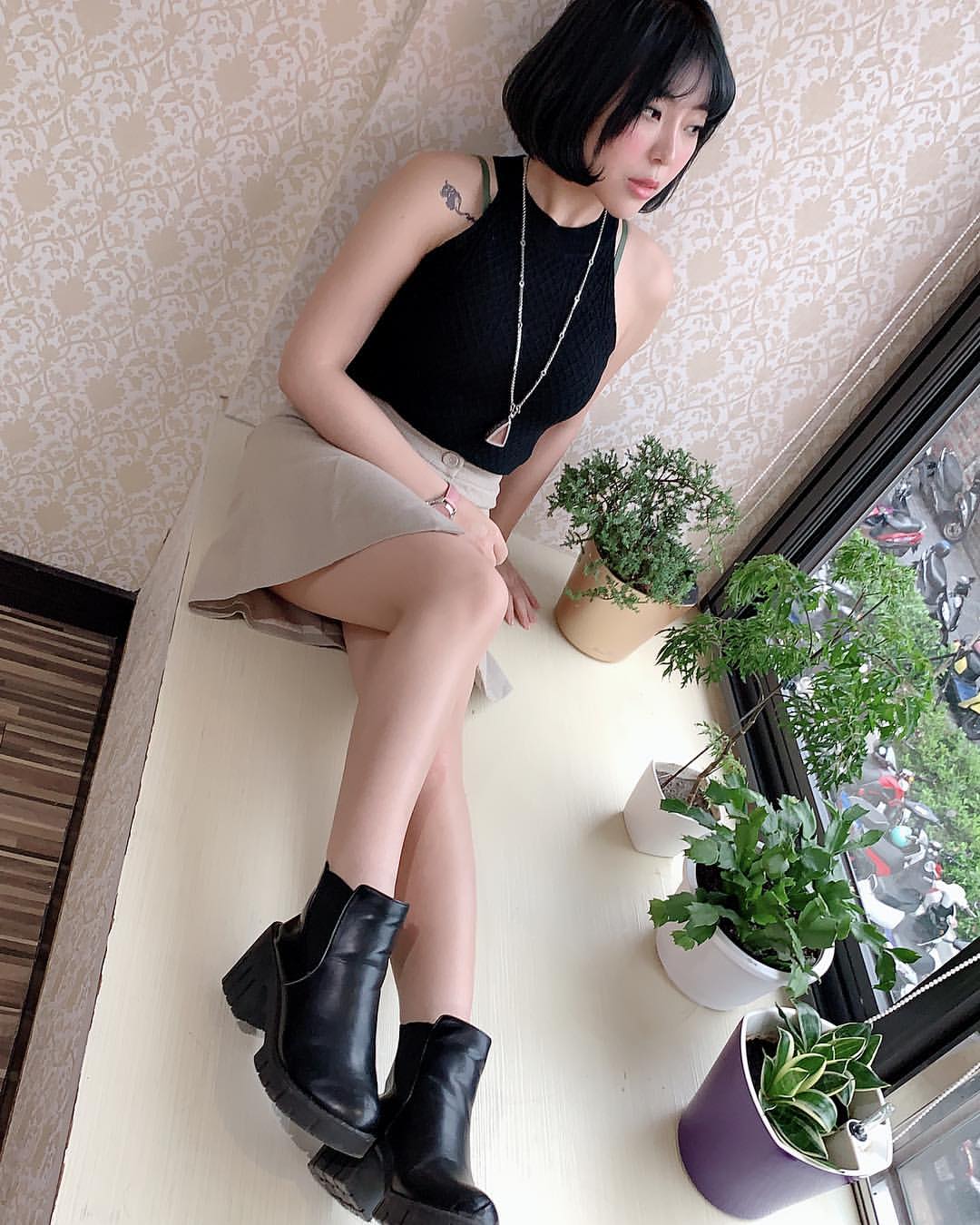 豪放巨乳教主宛宛兒撫摸嬌喘放電挑戰你的理智線 - 美女圖 -