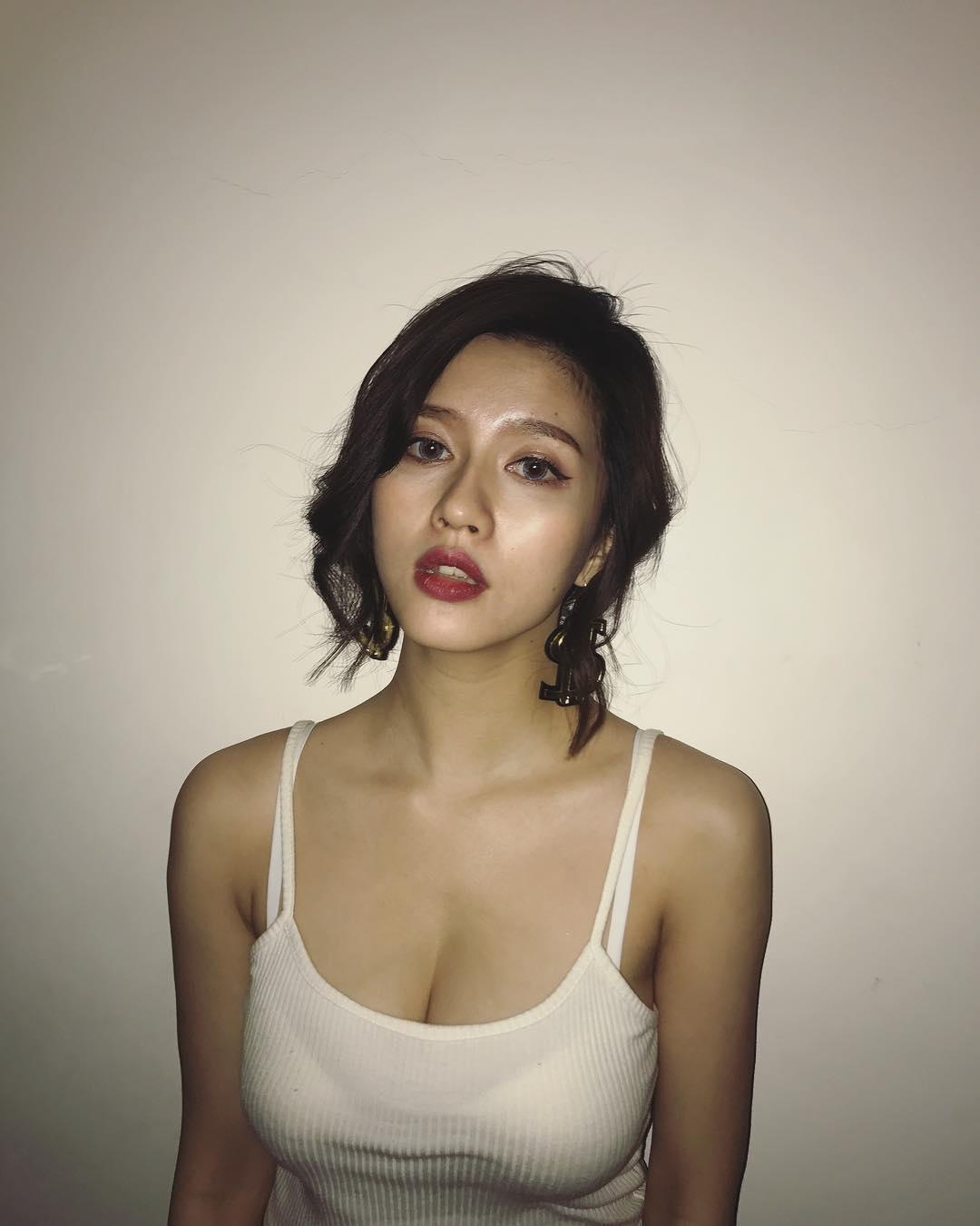優質台灣正妹San珊珊 渾圓美胸比基尼下更白皙 - 美女圖 -