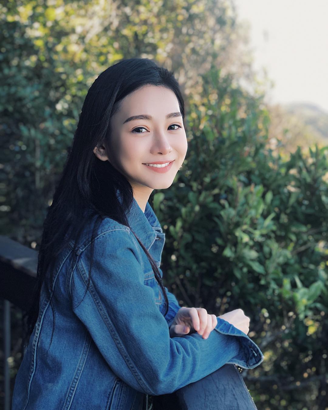 想給她看病！氣質正妹女醫「JennJenn」外表激似Angelababy　全家人都是醫生+顏值超高