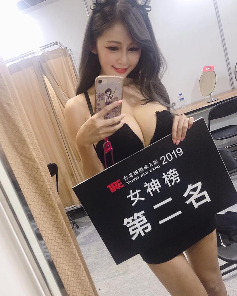 小心奶奶窒息！甜心正妹「安希」小可愛好勒胸，都怪32F太巨大！